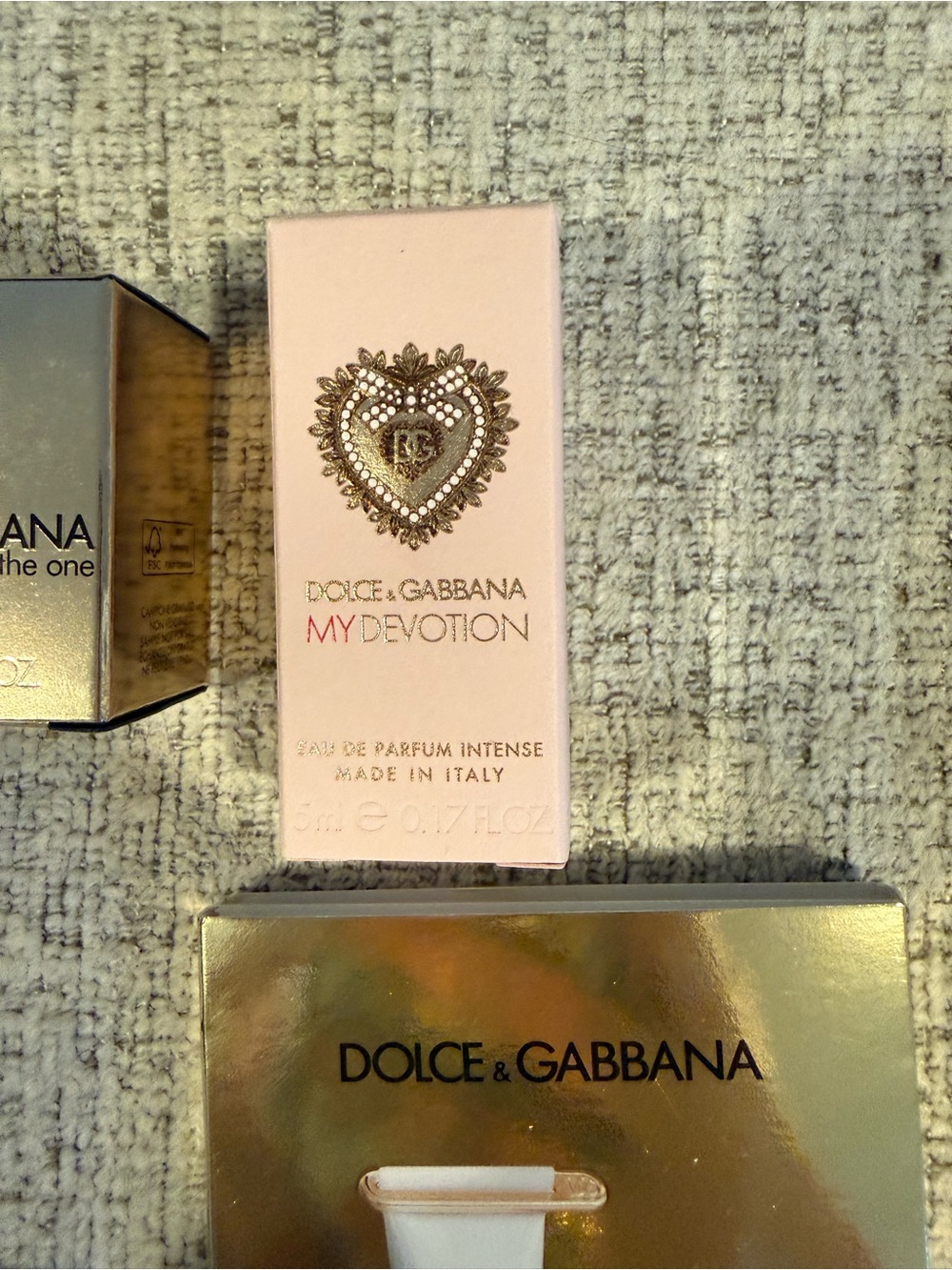 Dolce & Gabbana Makeup Bag, Mini Fragrance and Samples - Picture 9 of 12